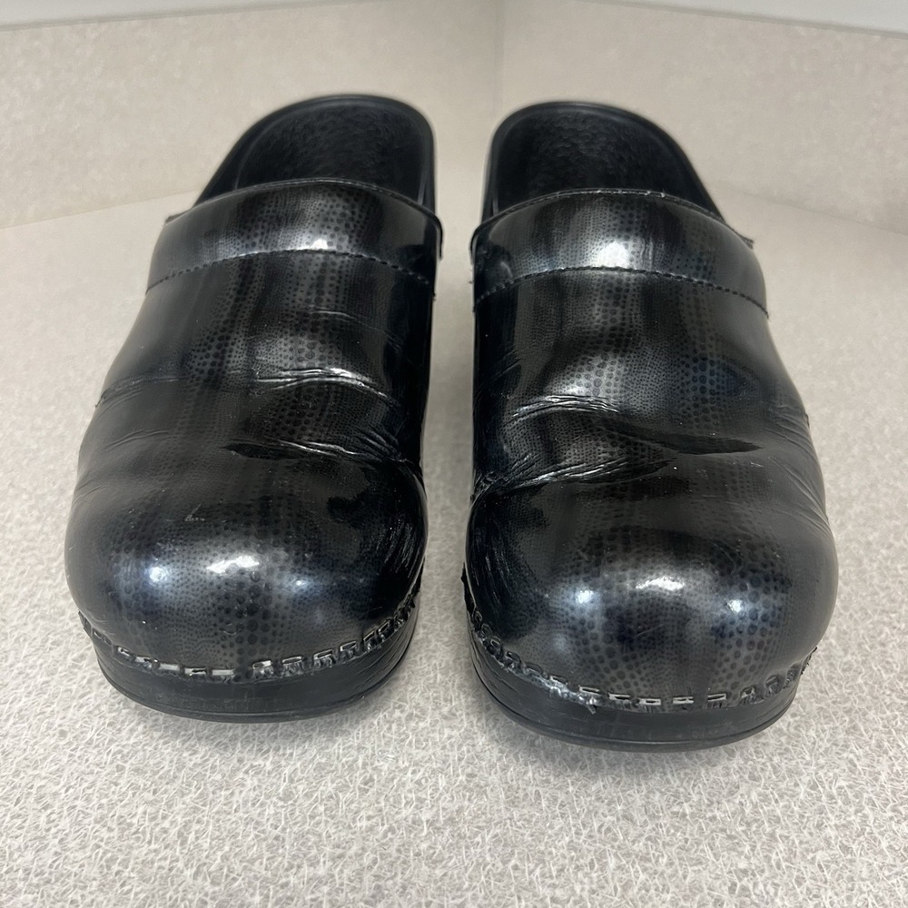 Dansko Clogs EU39 US 8.5/9 Black Gray Eel Skin Nursing Slip On 906950202